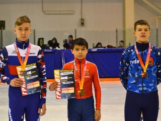 Четыре клинских конькобежца привезли медали с областных соревнований