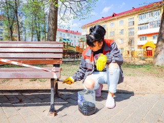 В популярных местах отдыха Клина лавочки стали глянцевыми