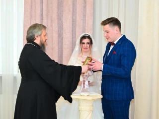В Лобне 23 пары поженились на Красную горку