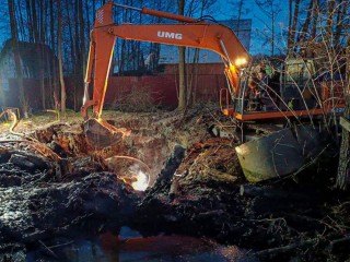 Коммунальщики отремонтировали водовод в деревне Кудиново за одну ночь