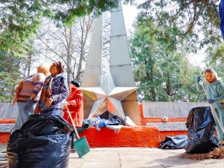 Почти 400 клинчан расчистили от мусора восемь гектаров во время субботника