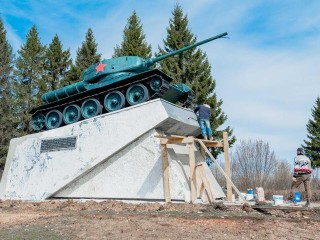 В Кашире ремонтируют монумент с танком Т-34 рядом с Зендиково