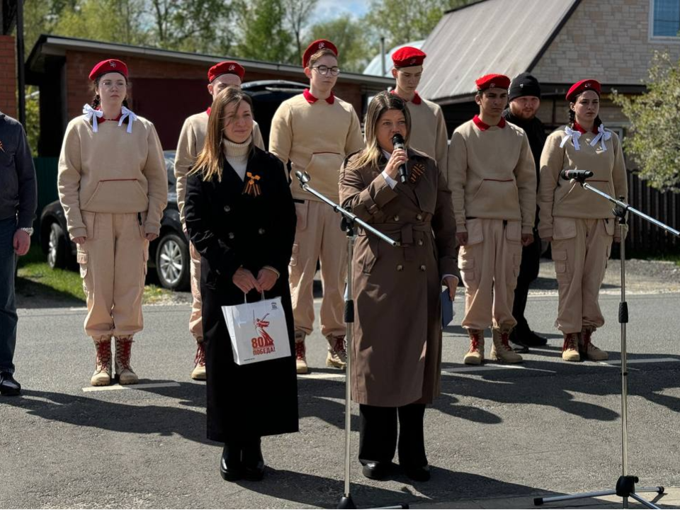 Во дворе ветеранов Павлово-Посадского округа устроили мини-парады
