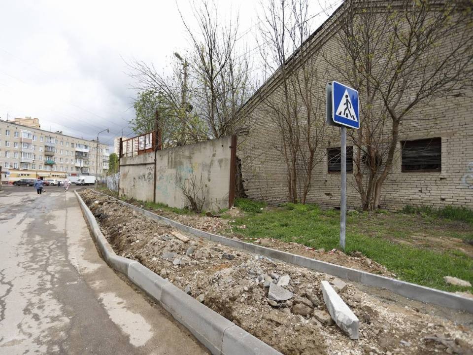 На улице Рабочей начался ремонт тротуара