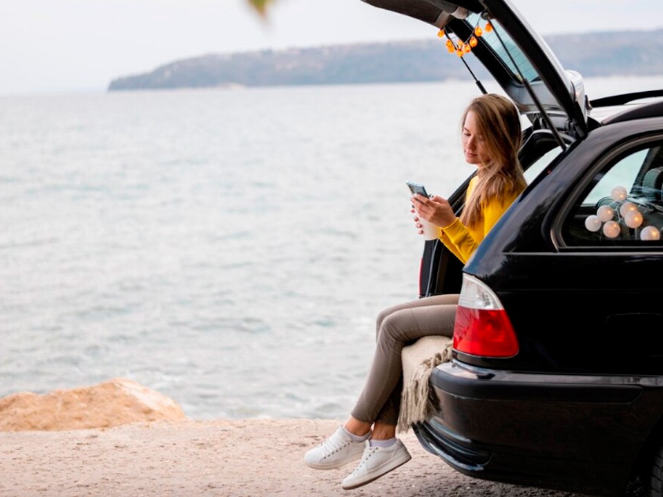 За парковку машины у озера Сенеж можно попасть на штраф