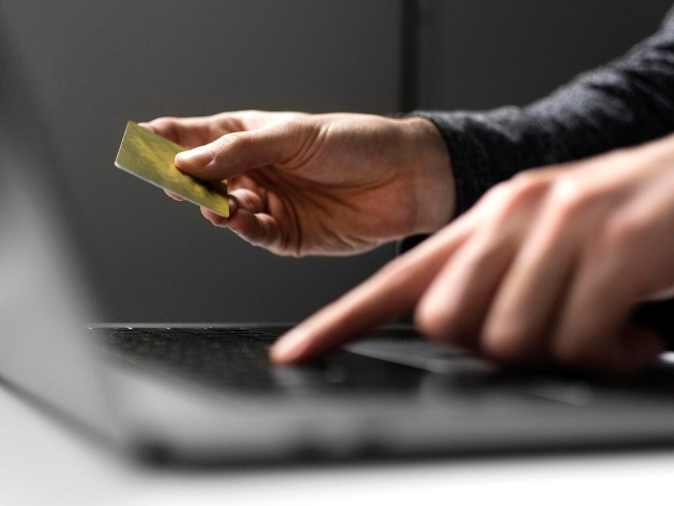 Мошенники стали похищать деньги, угрожая уголовным делом после отправки геолокации