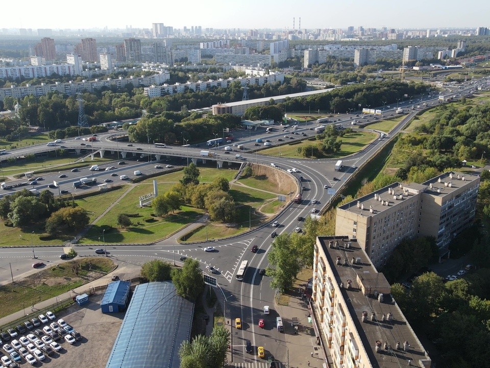 На МКАД изменили схему движения из-за строительства развязки