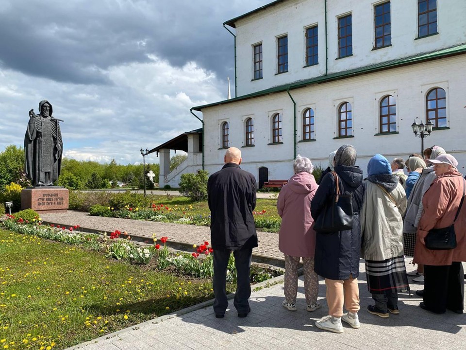 Пенсионерам Серебряных Прудов рассказали на экскурсии легенды Кремля в Коломне
