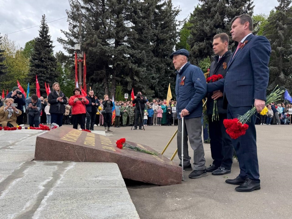 Депутат Госдумы Чаплин и 99-летний ветеран почтили память павших в Коломне