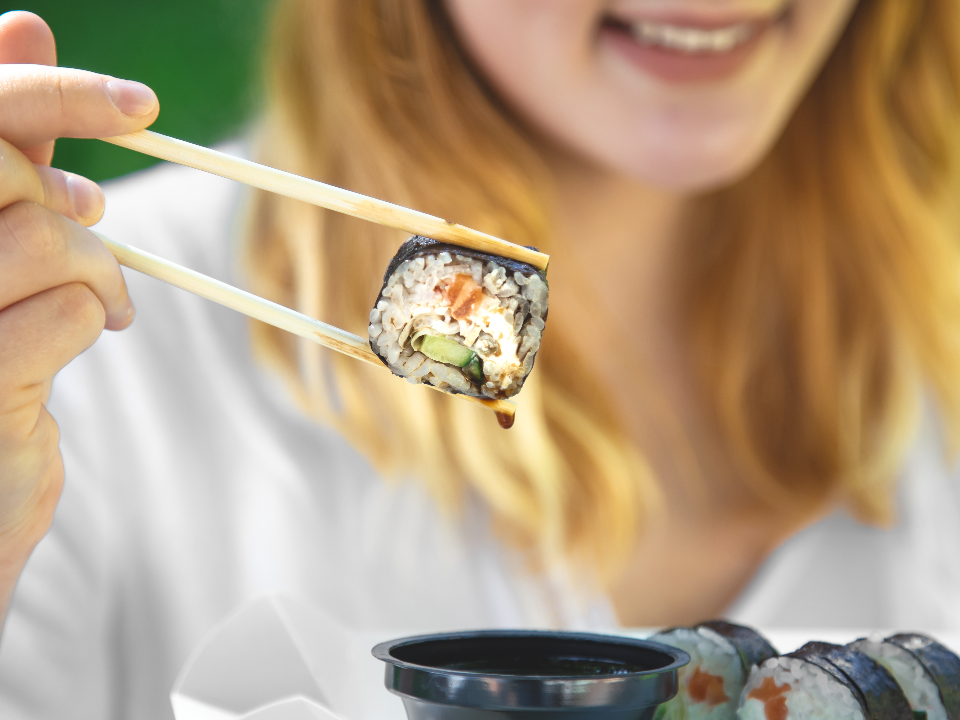 Повар из Протвина объяснила, как приготовить вкусные роллы в домашних условиях