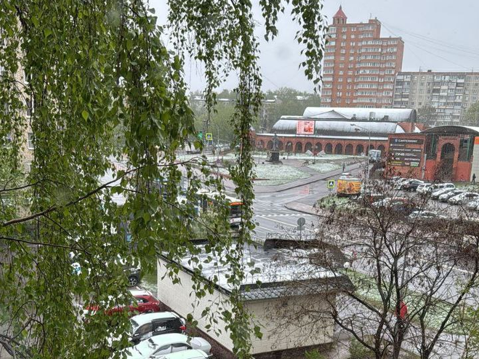 Дзержинских автовладельцев просят не выезжать на летней резине из-за снегопадов