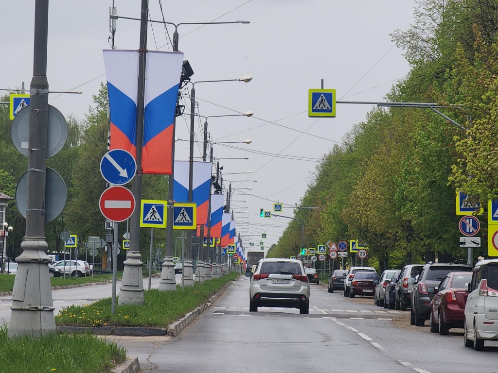 Проспект Науки в Пущине нарядили к майским праздникам