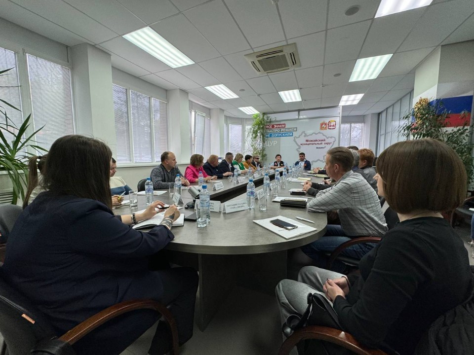 Вывоз мусора, борьбу с борщевиком и благоустройство территорий обсудили со старостами деревень Можайска