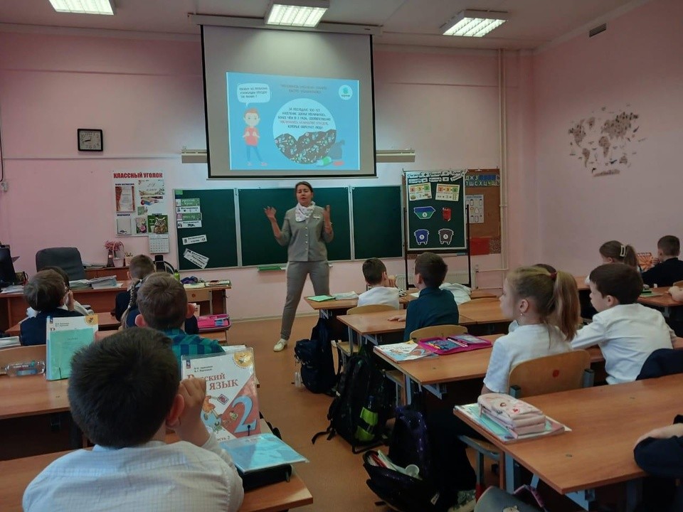 Школьников Балашихи научили сортировать мусор и спасать природу