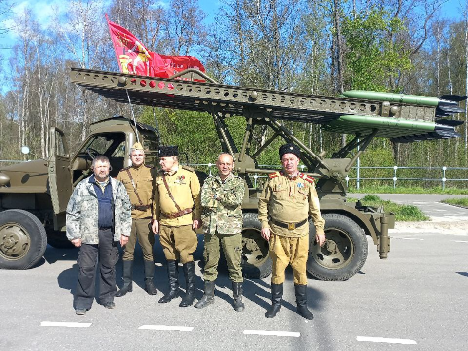 В Электростали состоялся парад военной техники и ретро-автомобилей