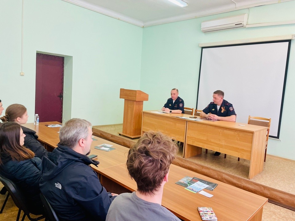 Полицейские в Орехово-Зуеве рассказали начинающим водителям о причинах ДТП