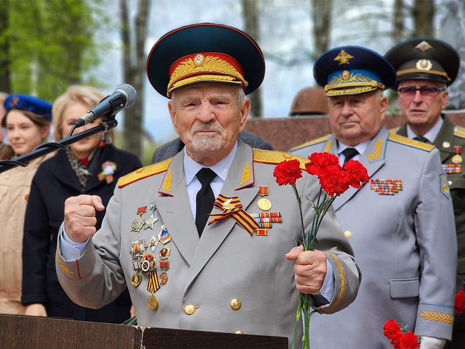 Флаги, военные песни, портреты героев: Солнечногорск отметил День победы