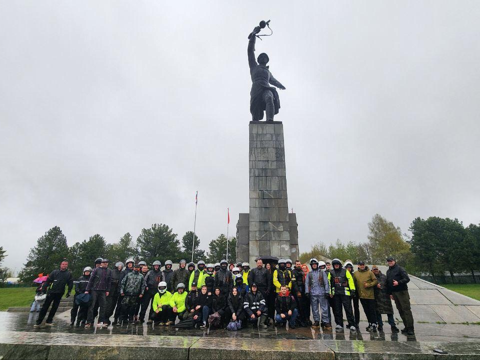 Байкеры севера Подмосковья открыли мотосезон в Дмитрове под проливным дождем
