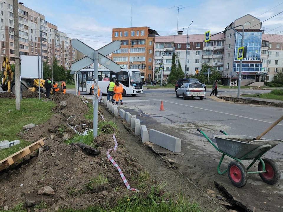 На Химиков заменят асфальт и установят новые бордюры