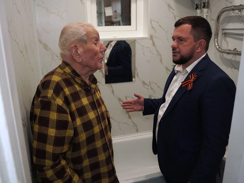 В Шатуре 95-летнему ветерану отремонтировали ванную комнату ко Дню Победы