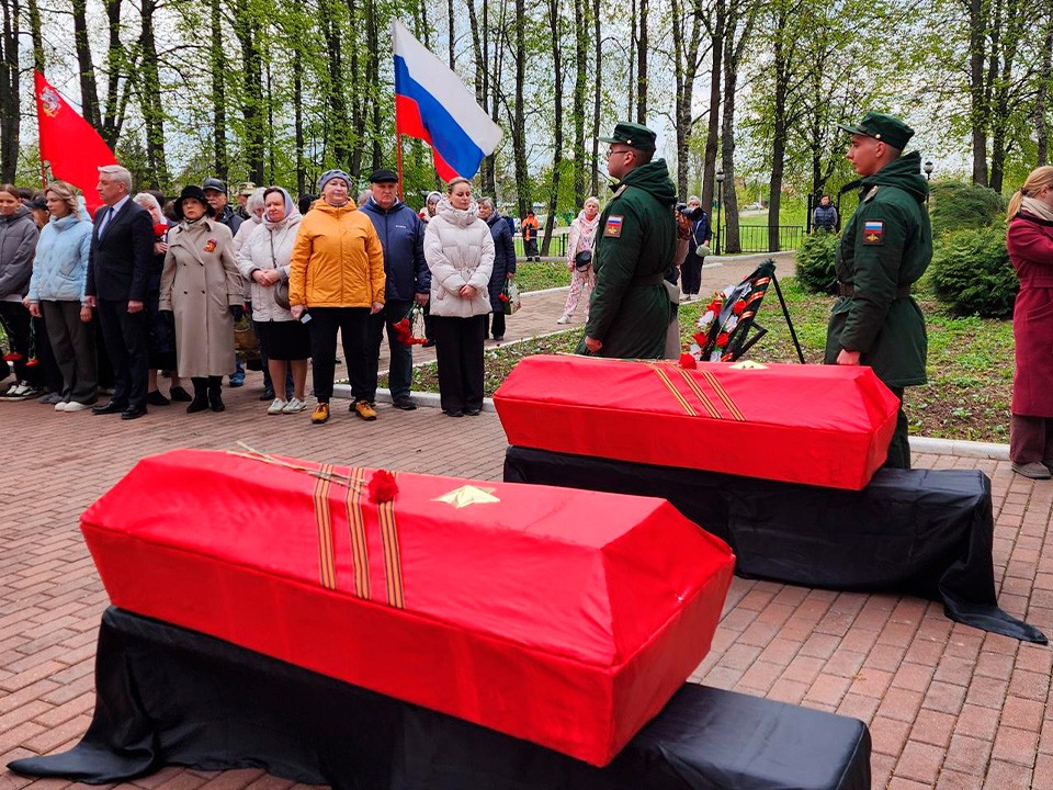 В Тимоново перезахоронили 11 красноармейцев