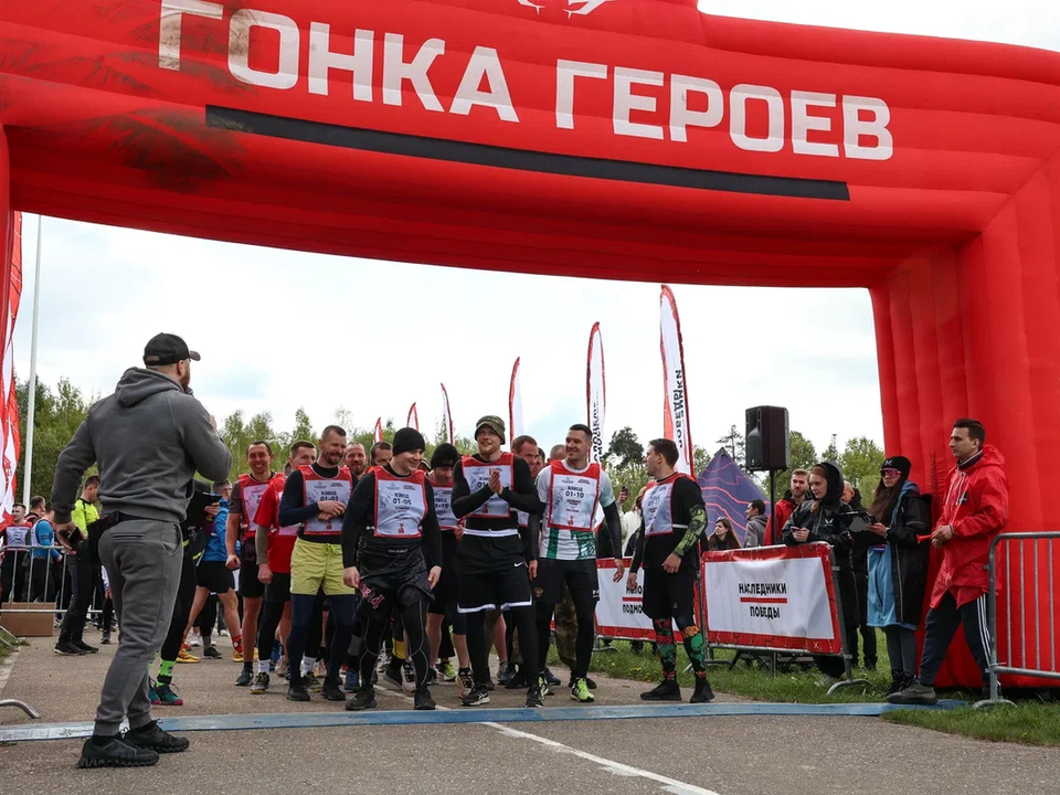 Около 1500 юношей и девушек стали участниками экстремальной гонки «Наследники Победы» в Алабино