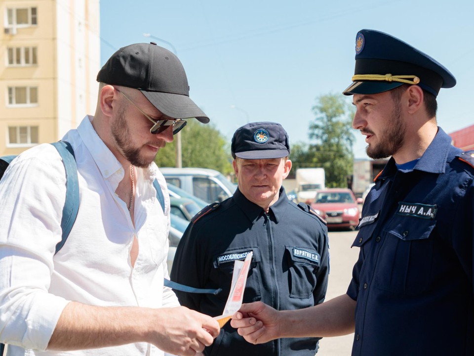 Чем опасен тополиный пух летом, пояснили лыткаринские пожарные