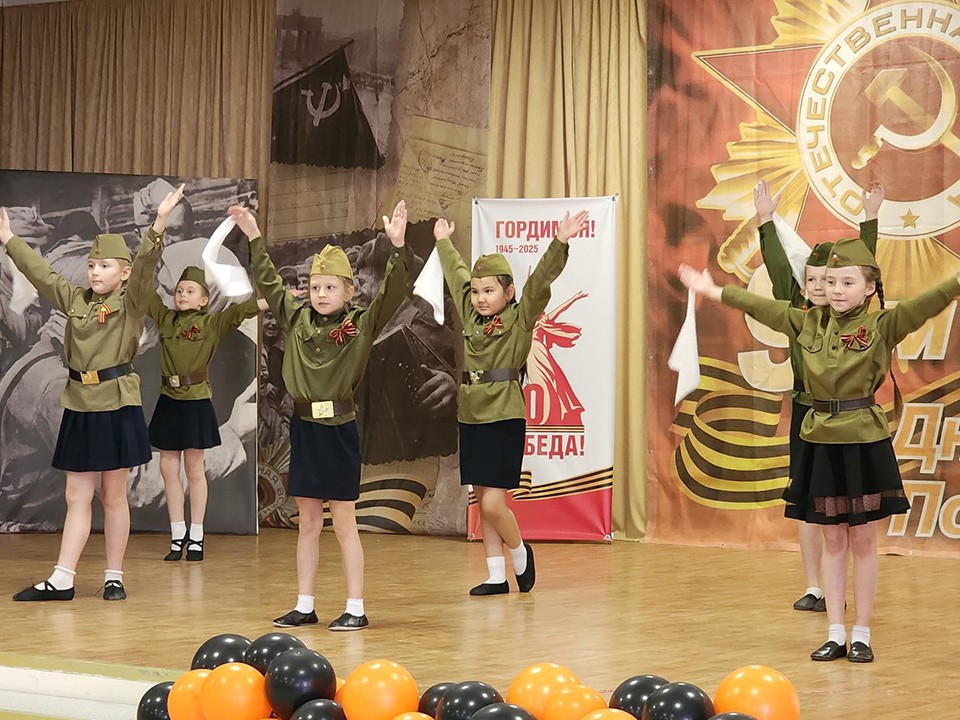 Школьники из Лосино-Петровского растрогали зрителей номерами о Великой Победе