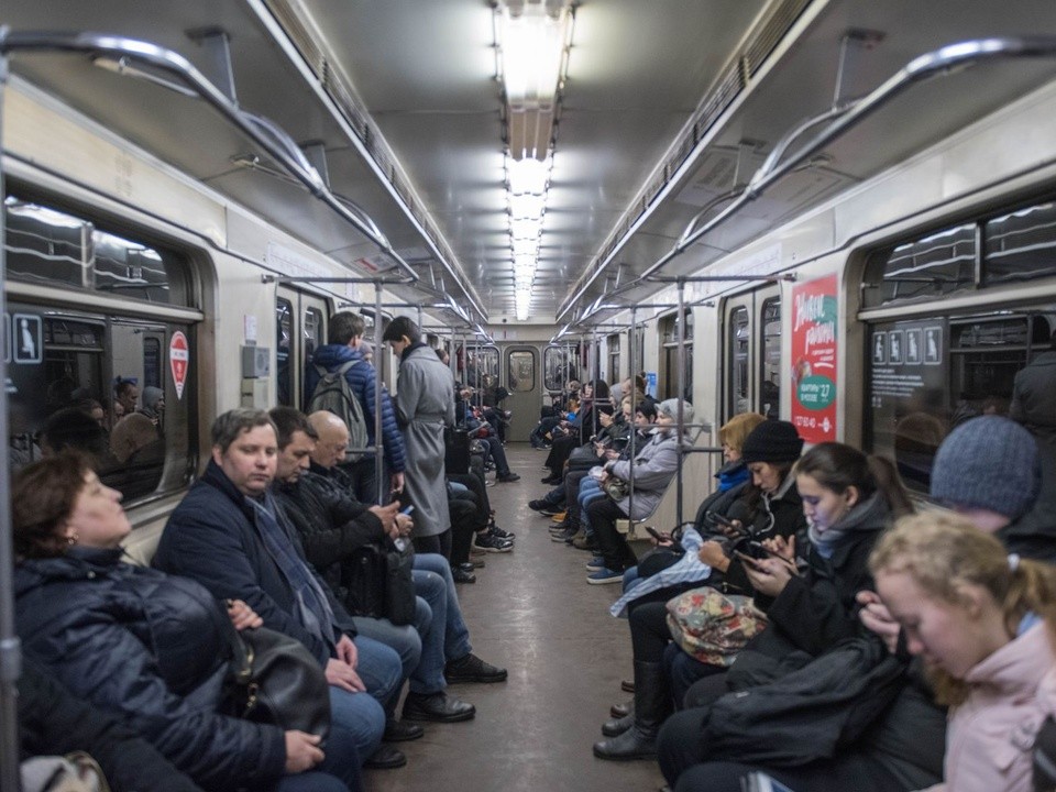 Пожизненный проезд для родившей женщины в метро предложил депутат
