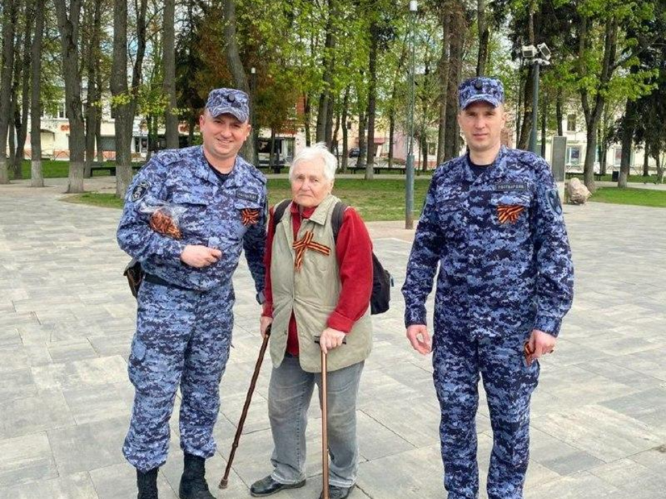 Можайские росгвардейцы раздали Георгиевские ленточки в Рузе