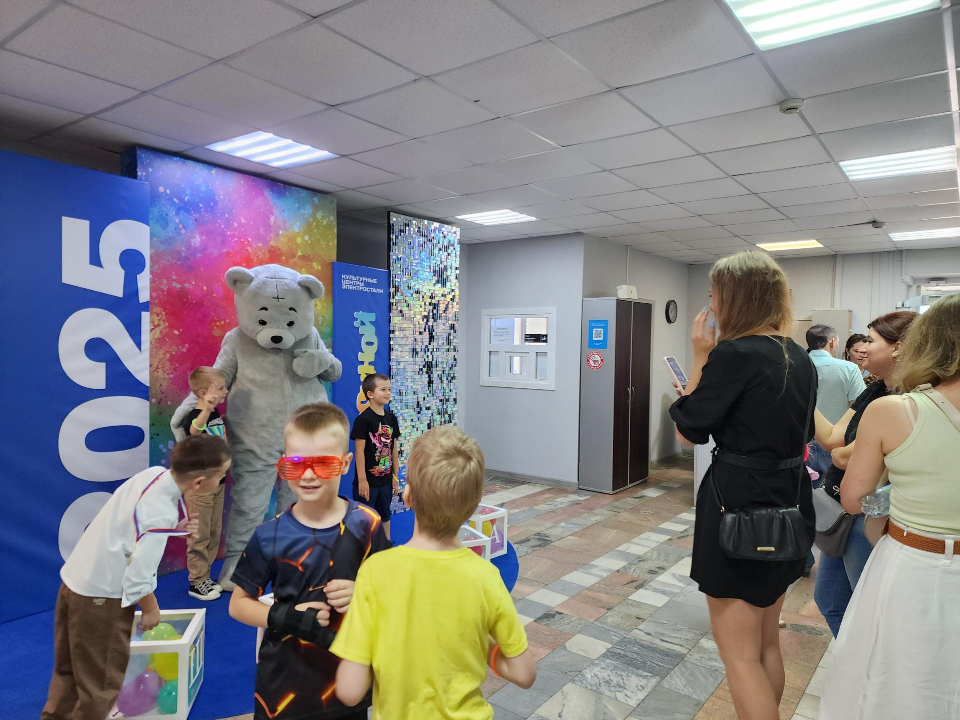 В Электростали провели неоновый выпускной для воспитанников детских садов
