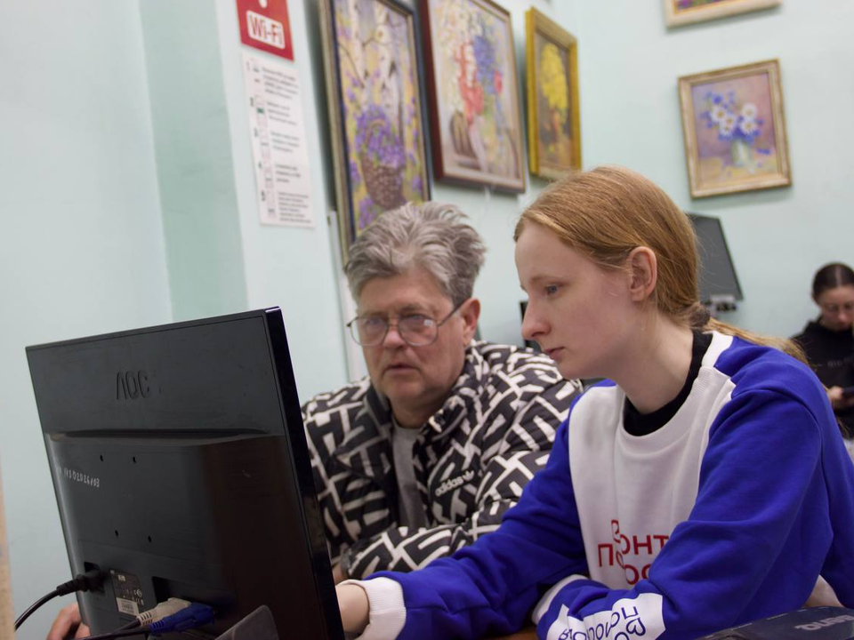 Волонтеры помогают пожилым жуковчанам освоить текстовые редакторы