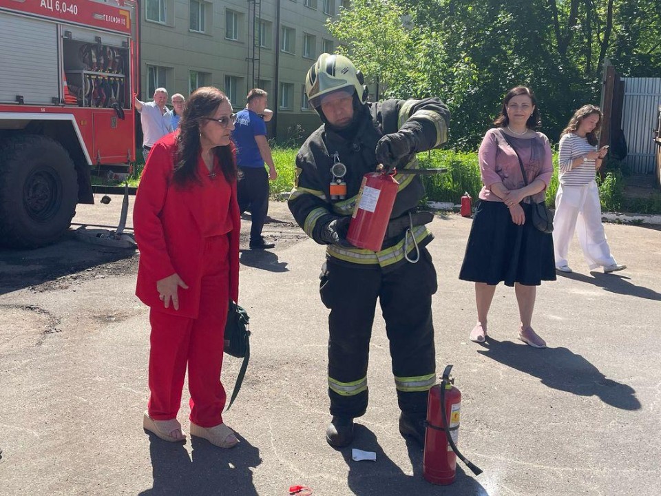 Занятие по пожарной безопасности провели для студентов в Пушкино
