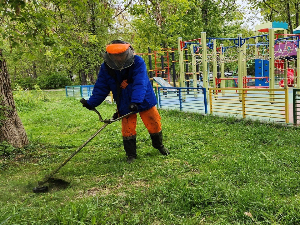 Коммунальщики Клина покосят все городские газоны
