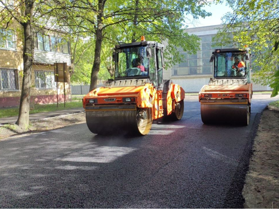 На улице Корнеева в Электростали уложили новый асфальт
