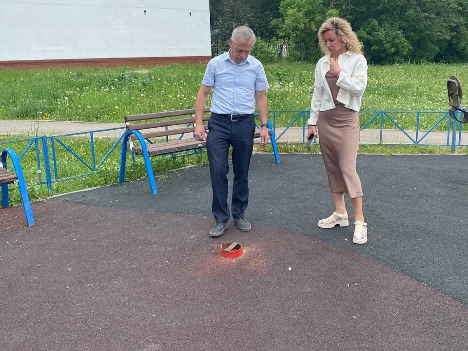 Карусель вернут на детскую площадку в Венюкове в начале июня