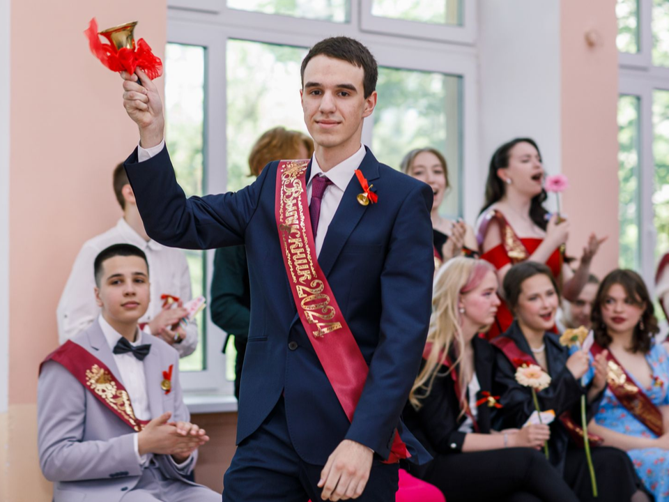 Последний звонок прозвучал для 440 котельниковских школьников