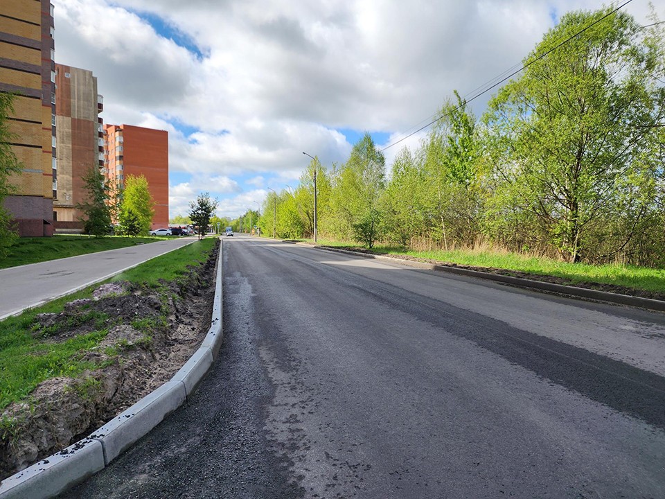 На улице Строителей положили новый асфальт