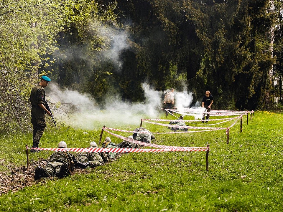 В Химках провели военно-спортивную игру «Зарница»