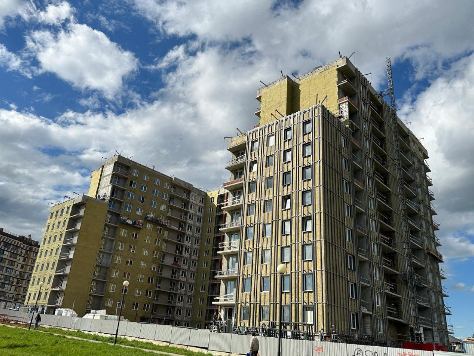 В Сергиевом Посаде проверяют строительство дома для переселенцев из аварийного жилья
