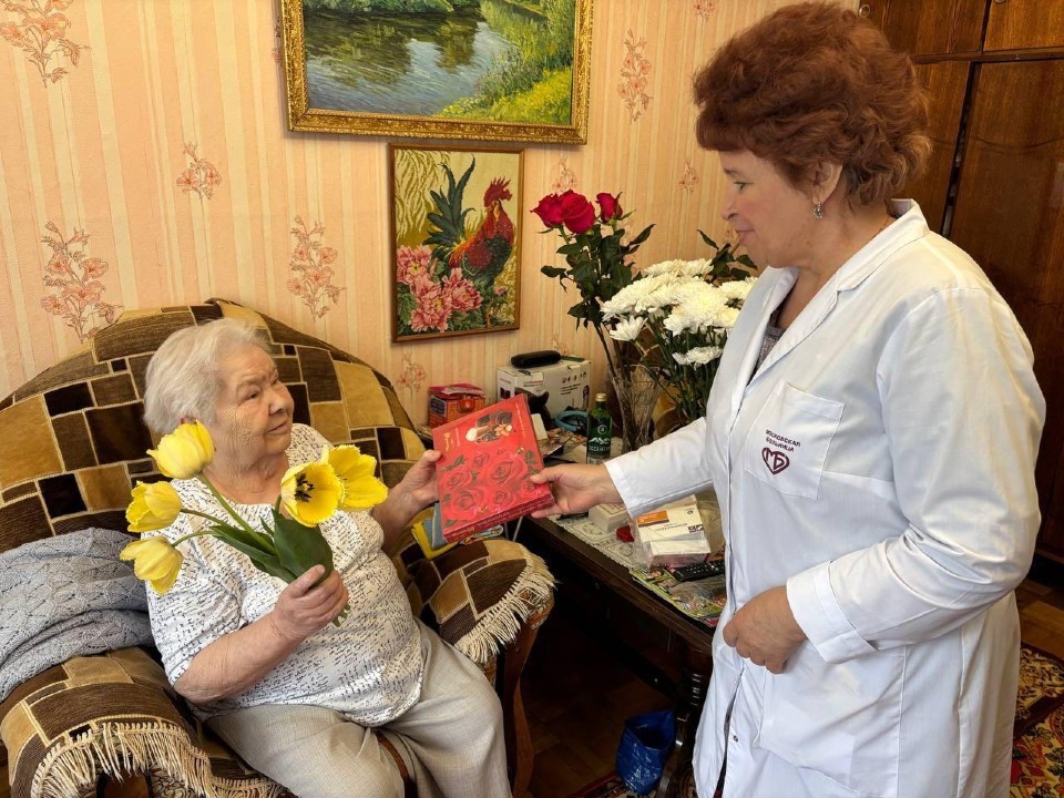 Медики Луховиц поздравили ветеранов и провели диспансеризацию на дому