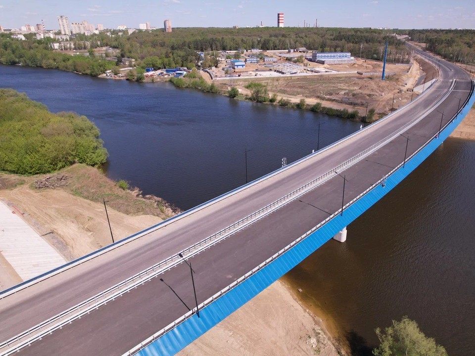 Монтаж переходных плит ведут на Южно-Лыткаринской автодороге