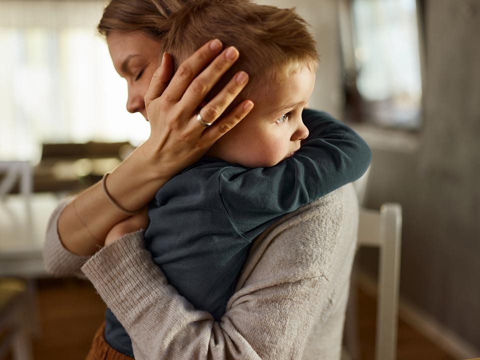 Родителям рекомендовали не поощрять детей за любые действия