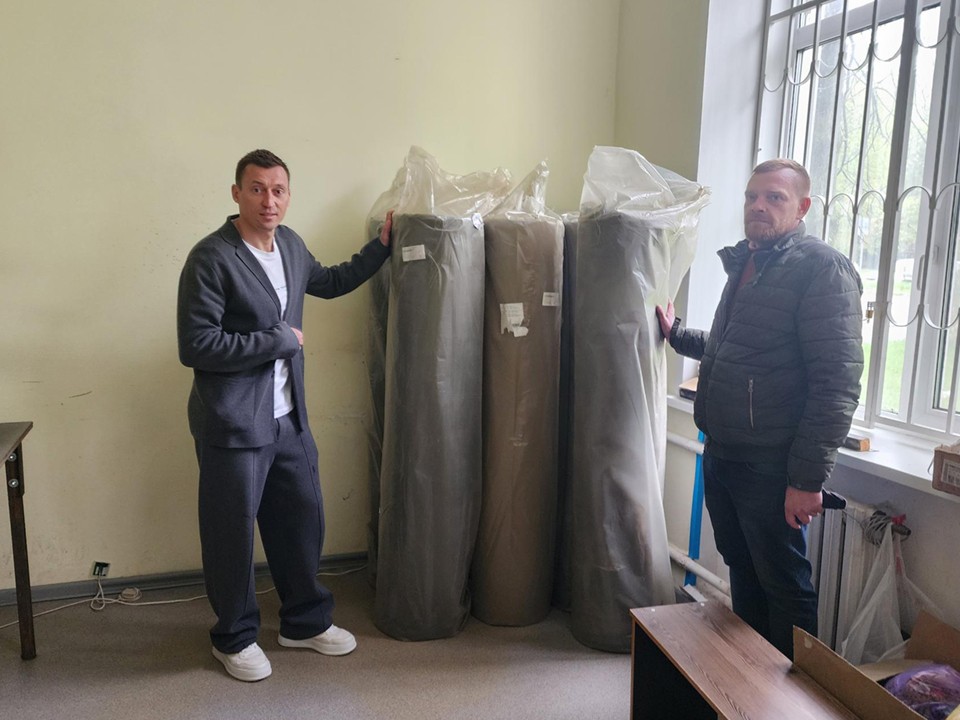 Александр Легков передал материал для плетения сетей волонтерам Красноармейска