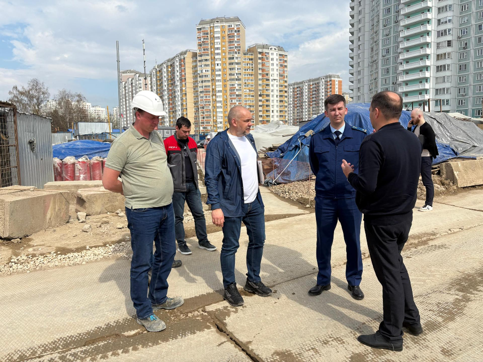 Прокурор Балашихи проверил ход строительства многопрофильной клиники
