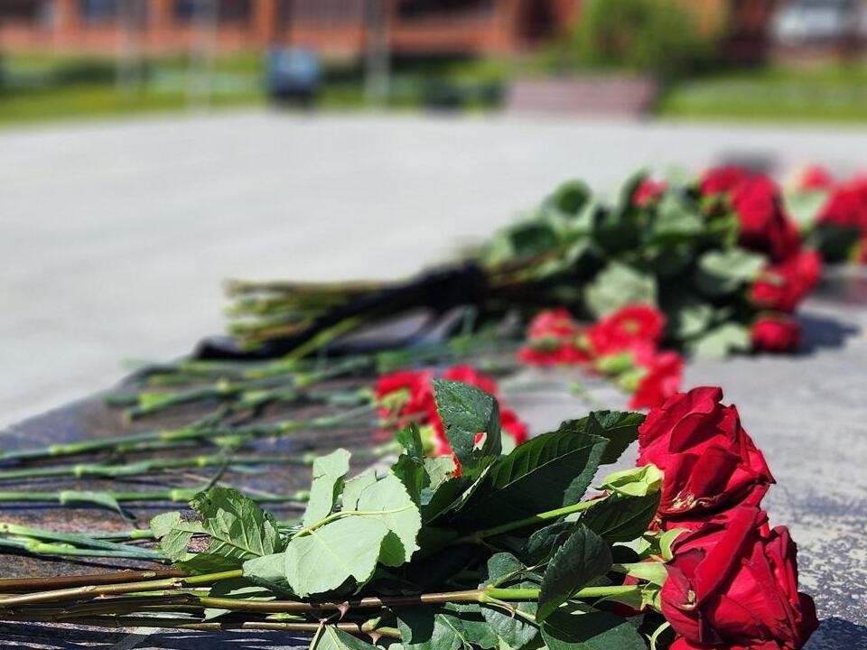 Во Фрязине возложили цветы к мемориалу воинам и участникам локальных конфликтов