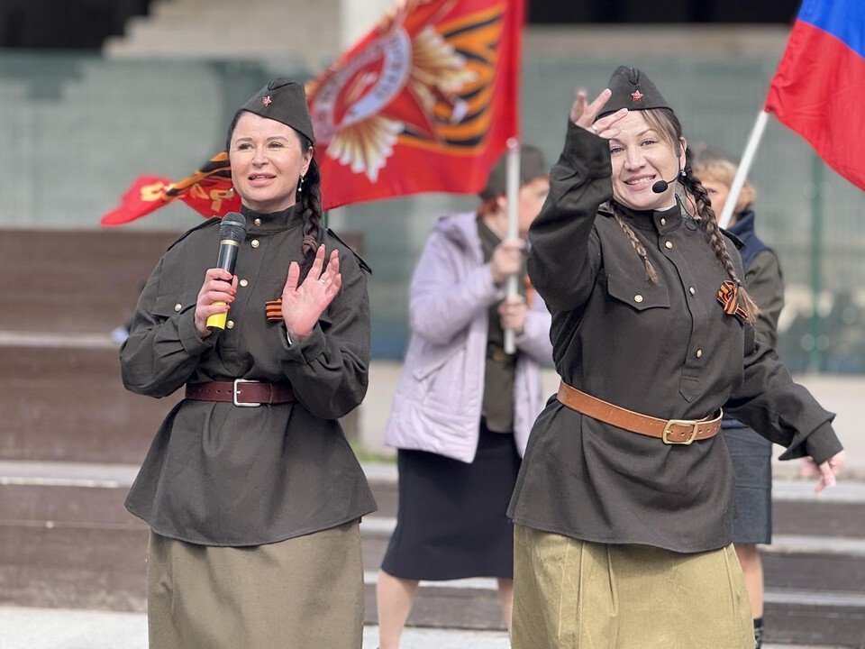 Агитбригада КДЦ «Подмосковные вечера» исполнила песни военных лет в Балашихе