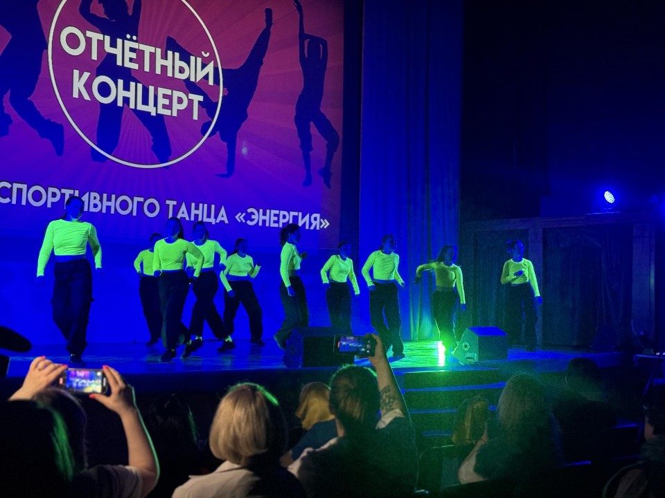 Танцевальный фейерверк устроили на сцене участники студии «Энергия» в Видном
