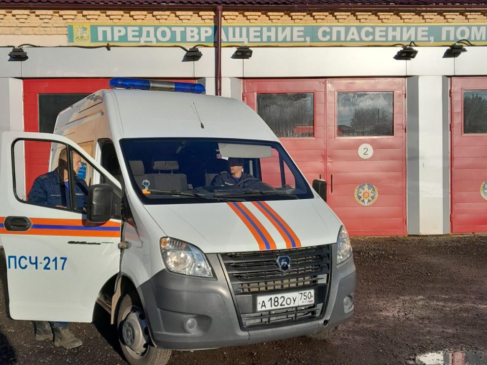 Помощь от «Мособлпожспас»: пожарные подняли женщину весом 130 кг в Егорьевске