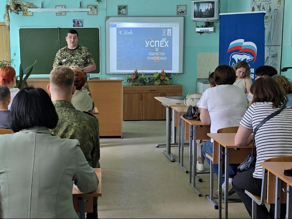 В лицее №12 провели лекцию о жизни военачальника Георгия Байдукова